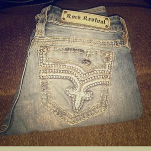 Size 28 beautiful Rock Revival Jean !
